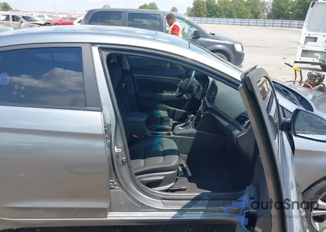 2017 Hyundai Elantra Value Edition из США, поврежденный, VIN KMHD84LF6HU409993